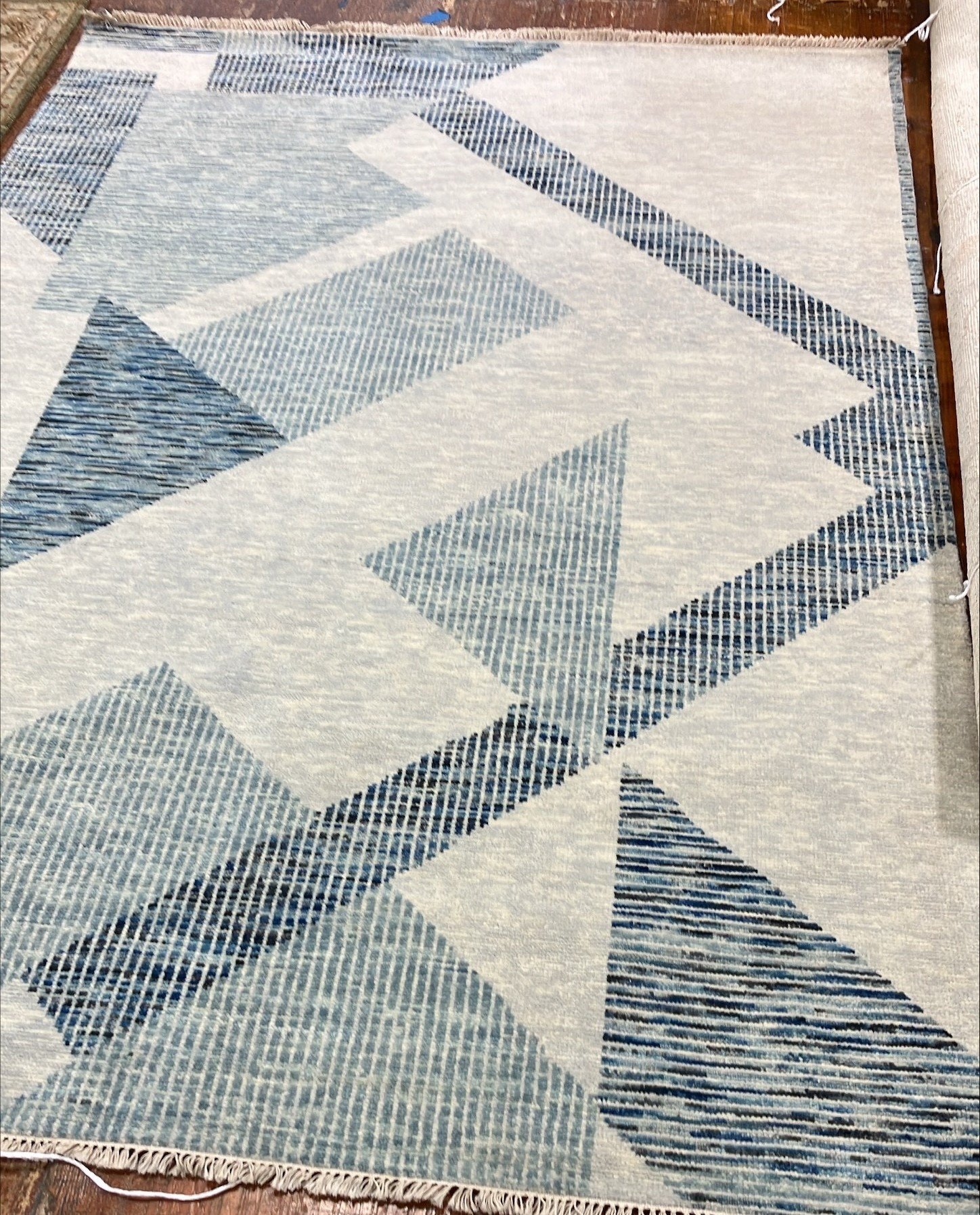 AARYA-7 BLUE-GREY - 8 x 10